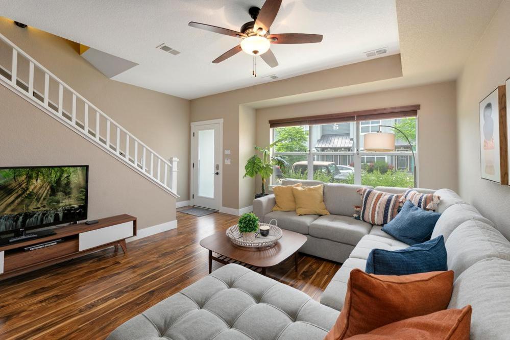 Amazing Urban Townhome near Breweries and River!